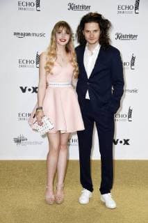 Lina Larissa Strahl und Tilman Pörzgen bei der 27. Verleihung des Deutschen Musikpreises Echo 2018 in der Messe Berlin. Berlin, 12.04.2017