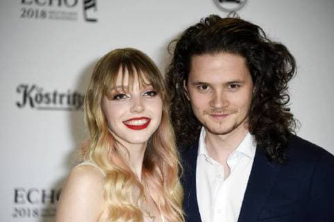 Lina Larissa Strahl und Tilman Pörzgen bei der 27. Verleihung des Deutschen Musikpreises Echo 2018 in der Messe Berlin. Berlin, 12.04.2017
