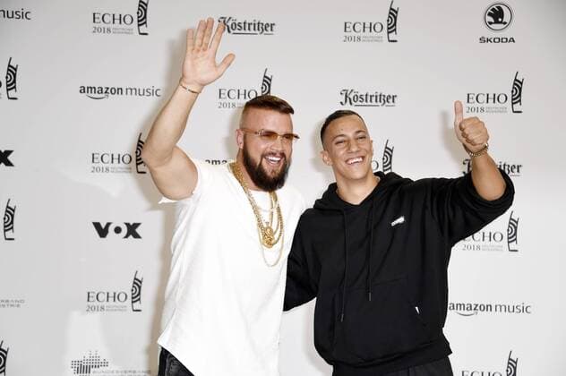 Kollegah und Farid Bang bei der 27. Verleihung des Deutschen Musikpreises Echo 2018 in der Messe Berlin. Berlin, 12.04.2017 *** Kollegah and Farid Bang at the 27th German Music Prize Echo 2018 in the Messe Berlin Berlin 12 04 2017 Foto:xF.xKernx xFuturexImage