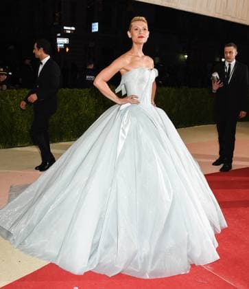 Claire Danes arriving at the Met Gala: Manus x Machina in New York City - May 2, 2016 - Met Gala 2016, New York City New York United States Metropolitan Museum of Art  Copyright: xArroyo-OConnorx h_00280049