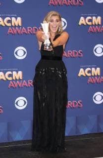 April 15, 2018 - Las Vegas, NV, U.S. - 15 April 2018 - Las Vegas, Nevada - Lauren Alaina. 2018 ACM Awards Photo Room at Grand Garden Arena. Photo Credit: MJT AdMedia Las Vegas U.S. - ZUMAa123 20180415_zaa_a123_110 Copyright: xMjtAdmediax