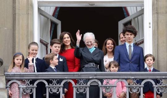 Themen der Woche KW16 Bilder des Tages 16-04-2018 Denmark Danish royal family celebrating the Queen’s 78th birthday on the balcony of Christian IX’s Palace Amalienborg. Queen Margrethe Princess Mary and Prince Frederik with Prince Christian and Princess Isabella and Princess Josephine and Prince Vincent. Princess Marie and Prince Joachim and Prince Henrik and Princess Athena.  Copyright: xPPE NIEBOERx