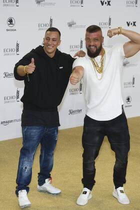 KOLLEGAH und FARID BANG, Rapper, Roter Teppich, Red Carpet Show, Ankunft, arrival, ECHO POP -Verleihung - Deutscher Musikpreis 2018 in der Messe Berlin, Palais am Funkturm, am 12.04.2018.