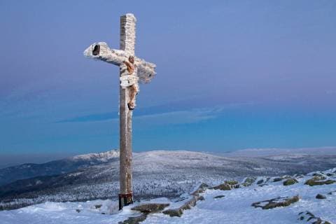Gipfelkreuz auf dem Lusen im Winter, Deutschland, Bayern, Bayerischer Wald Nationalpark summit cross on Lusen in winter, Germany, Bavaria, Bavarian Forest National Park BLWS479133 Copyright: xblickwinkel McPHOTO U.xSchwenkx