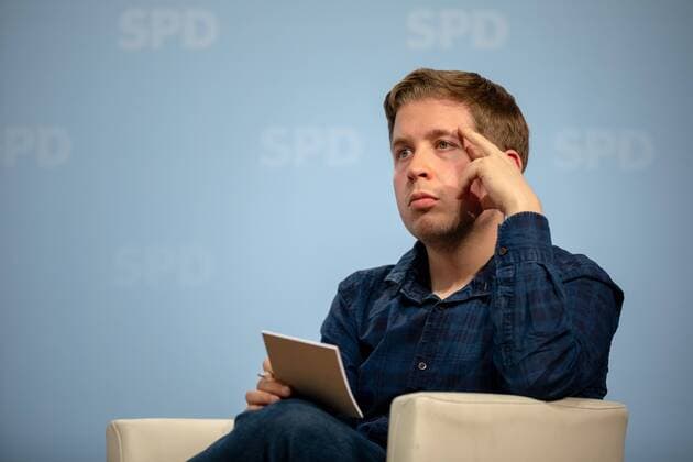 Neuausrichtung SPD Kevin Kühnert bei der Veranstaltung Die SPD in der Großen Koalition: Wie gelingt die Neuausrichtung? . In der ver.di Bundesverwaltung diskutieren M i c h a e l M ü l l e r, R e gi e r e n d e r B ü r ge r m e i s t e r und Landesvorsitzender der SPD Berlin und Kevin Kühnert, Bundesvorsitzender der Jusos. Mit Berliner SPD-Mitgliedern erörten sie die Frage, wie ein Erneuerungsprozeß der Partei aussehen kann. Berlin Berlin Deutschland
