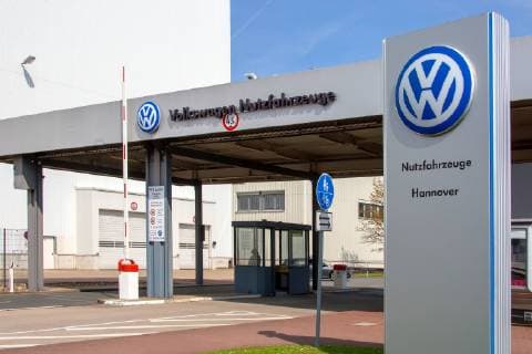 VW Nutzfahrzeuge Einfahrt Werk Hannover-Stöcken - gesehen am 18.04.2018 *** VW Commercial Vehicles Entrance Plant Hanover Poles seen on 18 04 2018