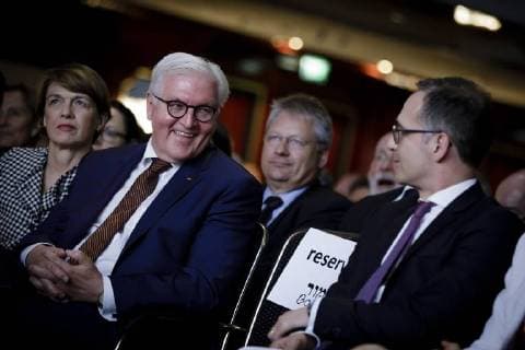 Bundesaussenminister Heiko Maas (r), SPD, Bundespraesident Frank-Walter Steinmeier und seine Frau Elke Buedenbender kommen zu einem Empfang anlaesslich des 70. Unabhaengigkeitstags des Staates Israel. 19.04.2018, Berlin. Berlin Deutschland *** Federal Foreign Minister Heiko Maas r SPD Federal President Frank Walter Steinmeier and his wife Elke Buedenbender come to a reception on the occasion of the 70th Independence Day of the State of Israel 19 04 2018 Berlin Berlin Germany Copyright: xIngaxKjerx