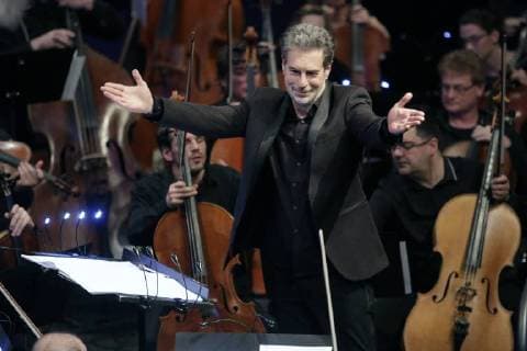 Composer Nic Raine conducts the opening concert of Film Music Prague 2018 GOOSEBUMPS! in Prague, Czech Republic, April 19, 2018. (CTKxPhoto MichaelaxRihova) CTKPhotoP201804190986101  mir 1