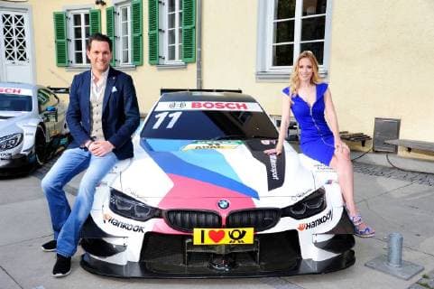 Matthias Killing und Andrea Kaiser, die beiden Moderatoren beim DTM Season Warm-Up Event von SAT.1 am 19.04.2018 zum Saison Start der Deutschen Tourenwagenmeisterschaft in München DTM Season Warm-Up Event von SAT.1 in Muenchen zum Saison Start der Deutschen Tourenwagenmeisterschaft 2018