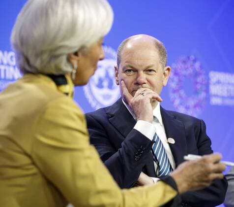 Bilder des Tages Bundesfinanzminister Olaf Scholz, SPD, nimmt in Washington an der IWF Fruehjahrstagung teil. Hier bei der Paneldiskussion - Reforming the Eurozone - . Hier mit der IWF Direktorin Christine Lagarde. Washington 19.04.2018 Washington USA