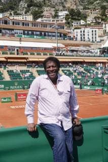 Entertainment Bilder der Woche KW16 Portrait deutscher Schlagersänger Roberto Blanco am Court Rainier III im Monte-Carlo Country Club beim Tennisturnier Rolex Monte-Carlo Masters 1000 der ATP World Tour, Fürstentum Monaco