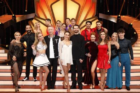 Julia Dietze, Massimo Sinato, Iris Mareike Steen, Regina Luca, Christian Polanc, Thomas Hermanns, Charlotte Würdig, Ekaterina Leonova, Renata Lusin, Valentin Lusin, Ingolf Lück, Jimi Blue Ochsenknecht, Erich Klann, Oana Nechiti, Bela Klentze, Judith Williams, Katja Kalugina und Roman Lochmann in der 5. Live-Show der 11. Staffel der RTL-Tanzshow Let s Dance im MMC Coloneum. Köln, 20.04.2018
