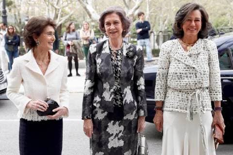 Spanish Queen Sofia (C) accompanied by Paloma O Shea (L) and President of Banco Santander Ana Patricia Botin (R) upon her arrival at the 4th Meeting of International High Music School Reina Sofia, in Madrid, Spain, 22 April 2018. 4th Meeting of International High Music School Reina Sofia !ACHTUNG: NUR REDAKTIONELLE NUTZUNG!  Copyright: xMARISCALx GRAF014 20180422-636600266040659838