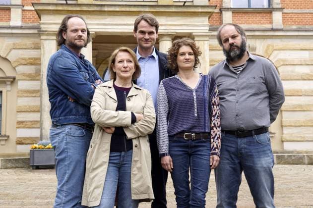 Andreas Leopold Schadt, Dagmar Manzel, Fabian Hinrichs, Eli Wasserscheid und Matthias Egersdörfer beim Fototermin am Set des ARD-Krimis Tatort: Ein Tag wiejeder andere am Bayreuther Festspielhaus. Bayreuth, 23.04.2018
