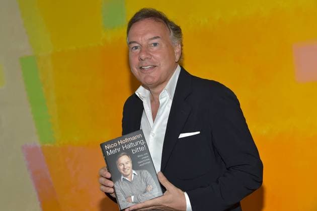 Themen der Woche KW17 Bilder des Tages Nico Hofmann Nico Hofmanns Buch Mehr Haltung, bitte! Wozu uns unsere Geschichte verpflichtet in der Bertelsmann Repräsentanz in Berlin am 23.04.2018 *** Nico Hofmann Nico Hofmanns book More attitude please What our history commits us to in the Bertelsmann Representative Office in Berlin on 23 04 2018