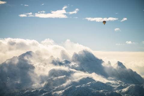 Austria, Salzkammergut, Hot air balloon over Dachstein massif  STCF00415