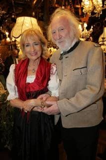 23.04.2018, Marchfelderhof Deutsch-Wagram, Verleihung des GOLDENEN SPARGELS, an die Spargelköchin des Jahres 2018 im Bild: Dagmar Koller, Karl Merkatz, Verleihung des GOLDENEN SPARGELS