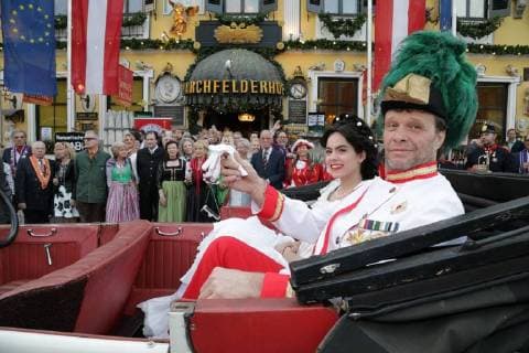 23.04.2018, Marchfelderhof Deutsch-Wagram, Verleihung des GOLDENEN SPARGELS, an die Spargelköchin des Jahres 2018 im Bild: Franz Josef u. Sissi, das Kaiserpaar Verleihung des GOLDENEN SPARGELS