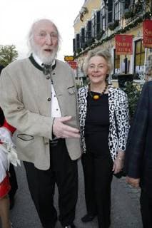 23.04.2018, Marchfelderhof Deutsch-Wagram, Verleihung des GOLDENEN SPARGELS, an die Spargelköchin des Jahres 2018 im Bild: Karl Merkatz -mit Gattin Martha, Verleihung des GOLDENEN SPARGELS