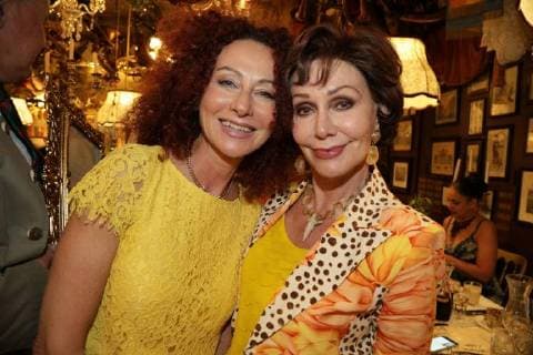 23.04.2018, Marchfelderhof Deutsch-Wagram, Verleihung des GOLDENEN SPARGELS, an die Spargelköchin des Jahres 2018 im Bild: Christina Lugner, Edith Leyrer, Verleihung des GOLDENEN SPARGELS