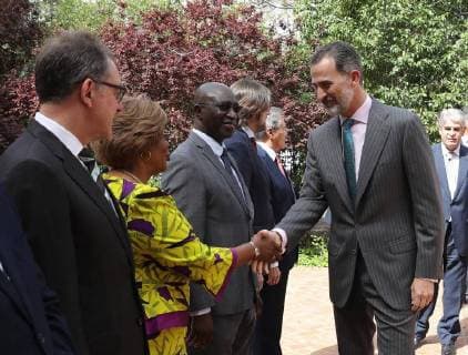 King Felipe VI (R) greets Equatorial Guinea Ambassador in Spain, Purificacion Anguel (2L), as he arrives to Casa America in Madrid, Spain, to attend the 35th edition of the International King of Spain Awards, 24 April 2018. The awards, organized by Efe news agency and the Spanish Agency for International Development Cooperation (AECID), distinguishes the work of journalists from 8 different countries. International King of Spain Journalism Awards !ACHTUNG: NUR REDAKTIONELLE NUTZUNG!  Copyright: xBallesterosx GR2027 20180424-636601703140293818