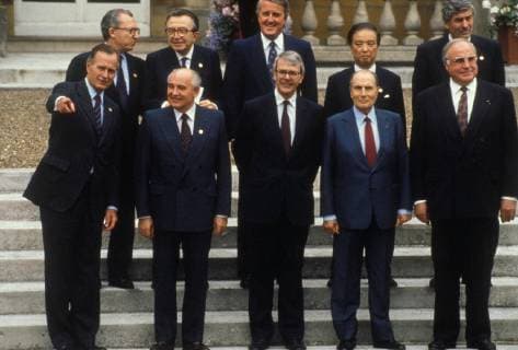 May 28, 1990 - Dublin, IRELAND - French President FRANCOIS MITTERAND (front row second from the left) attended the European Community Summit in Dublin along with other Heads of States including Russian President MIKHAIL GORBACHEV, United States President GEORGE H. W. BUSH and German Chancellor HELMUT KOHL. Dublin Ireland - ZUMAi05_ 19900528_pet_i05_500 Copyright: xBenxEdwards ImpactxPhotosx