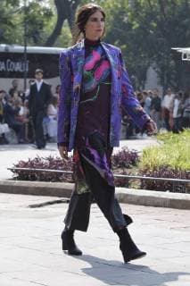 A model presents creations of Pineda Covalin for the Fall Winter season during the Mercedes-Benz Fashion Week in Mexico City, Mexico, 25 April 2018. Mercedes-Benz Fashion Week Mexico !ACHTUNG: NUR REDAKTIONELLE NUTZUNG!  Copyright: xSashenkaxGutierrezx MEX27 20180425-636602845469668537
