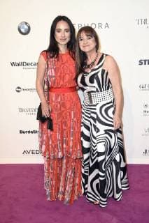 Stephanie Stumph mit Mutter Christine Stumph bei der 26. Verleihung des Deutschen Parfumpreises Duftstars 2018 im Flughafen Tempelhof. Berlin, 25.04.2018