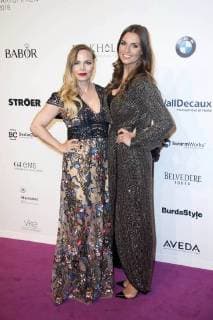 Regina Halmich und Laura Wontorra bei der 26. Verleihung des Deutschen Parfumpreises Duftstars 2018 im Flughafen Tempelhof. Berlin, 25.04.2018