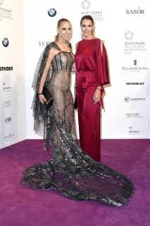 Sylvia Walker und Esther Sedlaczek bei der 26. Verleihung des Deutschen Parfumpreises Duftstars 2018 im Flughafen Tempelhof. Berlin, 25.04.2018