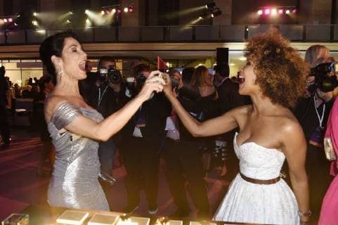 Mariella Ahrens und Marie Amiere auf der Aftershow Party nach der 26. Verleihung des Deutschen Parfumpreises Duftstars 2018 im Flughafen Tempelhof. Berlin, 25.04.2018