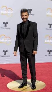 Mexican actor Eugenio Derbez poses as he arrives at the red carpet of the Billboard Latin Music Awards 2018 at the Mandalay Bay resort in Las Vegas, Nevada, United States, 26 April 2018. Billboard Latin Music Awards 2018 !ACHTUNG: NUR REDAKTIONELLE NUTZUNG!  Copyright: xArmandoxArorizox BIL05 20180427-636603935119000612