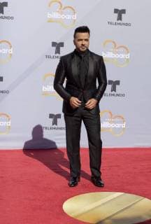 Puerto Rican singer Luis Fonsi poses as he arrives at the red carpet of the Billboard Latin Music Awards 2018 at the Mandalay Bay resort in Las Vegas, Nevada, United States, 26 April 2018. Billboard Latin Music Awards 2018 !ACHTUNG: NUR REDAKTIONELLE NUTZUNG!  Copyright: xArmandoxArorizox BIL13 20180427-636603990022323738