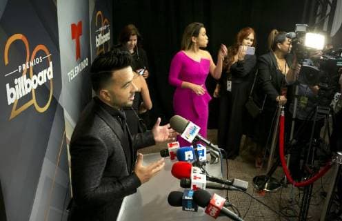 Puerto Rican singer Luis Fonsi speaks to the media in the press room of the Billboard Latin Music Awards 2018 at the Mandalay Bay resort in Las Vegas, Nevada, United States, 26 April 2018. Billboard Latin Music Awards 2018 !ACHTUNG: NUR REDAKTIONELLE NUTZUNG!  Copyright: xArmandoxArorizox BIL13 20180427-636604085675302457