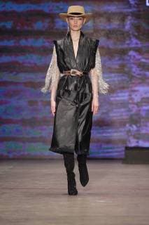 A model presents creations of Mexican designer Daniel Villa for the fall winter season during the Fashion Week of Mexico City, Mexico, 27 April 2018. Mexico City Fashion Week !ACHTUNG: NUR REDAKTIONELLE NUTZUNG!  Copyright: xSashenkaxGutierrezx MDF05 20180428-636604852108127929