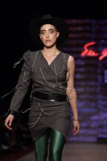 A model presents creations of Mexican designer Daniel Villa for the fall winter season during the Fashion Week of Mexico City, Mexico, 27 April 2018. Mexico City Fashion Week !ACHTUNG: NUR REDAKTIONELLE NUTZUNG!  Copyright: xSashenkaxGutierrezx MDF05 20180428-636604852151408628