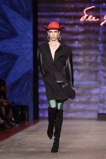 A model presents creations of Mexican designer Daniel Villa for the fall winter season during the Fashion Week of Mexico City, Mexico, 27 April 2018. Mexico City Fashion Week !ACHTUNG: NUR REDAKTIONELLE NUTZUNG!  Copyright: xSashenkaxGutierrezx MDF05 20180428-636604852175783313