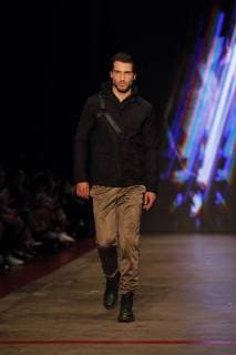 A model presents creations of Mexican brand The Pack for the fall winter season during the Fashion Week of Mexico City, Mexico, 27 April 2018. Mexico City Fashion Week !ACHTUNG: NUR REDAKTIONELLE NUTZUNG!  Copyright: xSashenkaxGutierrezx MDF05 20180428-636604867180284817