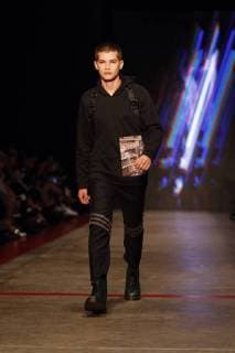 A model presents creations of Mexican brand The Pack for the fall winter season during the Fashion Week of Mexico City, Mexico, 27 April 2018. Mexico City Fashion Week !ACHTUNG: NUR REDAKTIONELLE NUTZUNG!  Copyright: xSashenkaxGutierrezx MDF05 20180428-636604867227628888