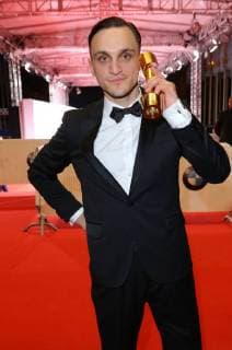 Entertainment Bilder der Woche KW17 Bilder des Tages Franz Rogowski telefoniert mit Lola bei der Verleihung Deutscher Filmpreis, Palais am Funkturm, Masurenallee, Hammarskjöldplatz, Berlin Datum: 27.04.2018 68. Deutscher Filmpreis *** Franz Rogowski telephoned Lola at the awards ceremony Deutscher Filmpreis Palais am Funkturm Masurenallee Hammarskjöldplatz Berlin Date 27 04 2018 68 Deutscher Filmpreis