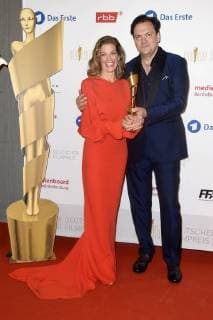 Marie Bäumer, Lola Preisträgerin für die beste weibliche Hauptrolle für den Film 3 Tage in Quiberon , und Charly Hübner bei der Verleihung des Deutschen Filmpreises 2018 in der Messe Berlin. Berlin, 27.04.2018