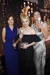 Lena Schömann, Jella Haase und Katja Riemann, Preisträgerinnen besucherstärkster Film, bei der Verleihung des Deutschen Filmpreises 2018 in der Messe Berlin. Berlin, 27.04.2018