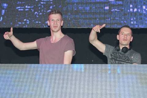 Gestört aber Geil bei dem Love Music Festival am 29.04.2018 in der Turbinenhalle in Oberhausen Das DJ-Duo Gestört aber Geil - Marcel Stephaan ( links ) Nico Wendel ( rechts ) - stehen bei dem Love Music Festival in der Turbinenhalle in Oberhausen auf der Bühne
