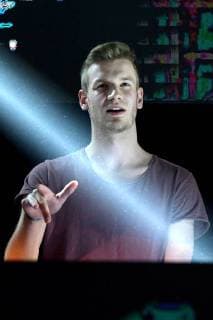 Gestört aber Geil bei dem Love Music Festival am 29.04.2018 in der Turbinenhalle in Oberhausen Marcel Stephaan vom DJ-Duo Gestört aber Geil steht bei dem Love Music Festival in der Turbinenhalle in Oberhausen auf der Bühne