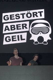 Gestört aber Geil bei dem Love Music Festival am 29.04.2018 in der Turbinenhalle in Oberhausen Das DJ-Duo Gestört aber Geil - Marcel Stephaan ( links ) Nico Wendel ( rechts ) - stehen bei dem Love Music Festival in der Turbinenhalle in Oberhausen auf der Bühne