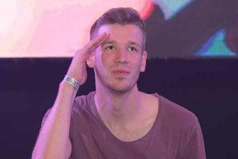 Gestört aber Geil bei dem Love Music Festival am 29.04.2018 in der Turbinenhalle in Oberhausen Marcel Stephaan vom DJ-Duo Gestört aber Geil steht bei dem Love Music Festival in der Turbinenhalle in Oberhausen auf der Bühne