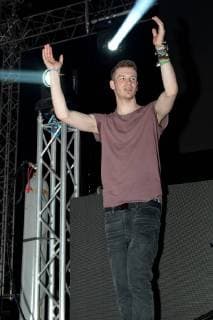 Gestört aber Geil bei dem Love Music Festival am 29.04.2018 in der Turbinenhalle in Oberhausen Marcel Stephaan vom DJ-Duo Gestört aber Geil steht bei dem Love Music Festival in der Turbinenhalle in Oberhausen auf der Bühne