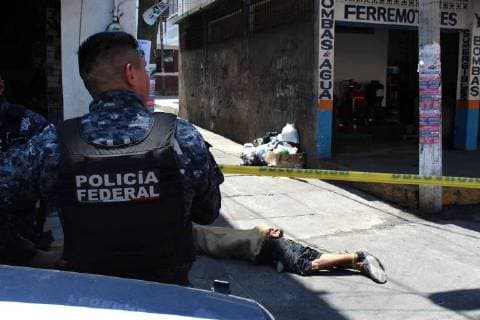 Mexiko: Polizeieinsatz in Acapulco April 29, 2018 - EUM20180429JUS01.JPG.ACAPULCO, Gro. ViolenceViolencia-Guerrero.- De acuerdo con las autoridades, Acapulco es de las ciudades mas vigiladas de Guerrero, en ella se encuentran agentes de distintas corporaciones: militares, marinos, policias federales, estatales y municipales. Foto: Agencia EL UNIVERSALMAVC  - ZUMAu78_ 20180429_zaf_u78_522 Copyright: xElxUniversalx