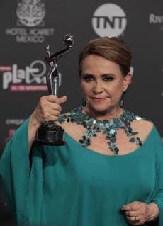 Bilder des Tages Actress Adriana Barraz poses with her award Platino for Honor of the Iberoamerican film the Platino Awards 2018 in Playa del Carmen, Quintana Roo, Mexico, 29 April 2018. Platino Awards 2018 !ACHTUNG: NUR REDAKTIONELLE NUTZUNG!  Copyright: xMarioxGuzmanx PLA18 20180430-636606648971037762