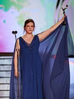 Entertainment Bilder der Woche KW17 Bilder des Tages Chilean actress Daniela Vega poses with her Platino award for the Best Female Performance for the movie Una mujer fantástica , at the fifth Platino Ibero-American Film Awards ceremony in Playa del Carmen, Quintana Roo, Mexico, 29 April 2018.EFE Jose Mendez Platino Awards 2018 !ACHTUNG: NUR REDAKTIONELLE NUTZUNG!  Copyright: xJosexMendezx PLA18 20180430-636606672249350536